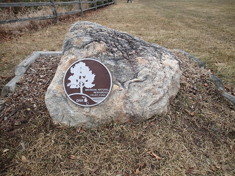 2015-03 No Frills All Thrills 8K 060.JPG - 2015 No Frills All Thrills 8K in Huron Meadows Metro Park. A little snow and ice on the trails along with a soggy path makes for an interesting run!